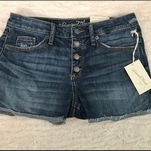 Brand new Universal Thread Jean shorts